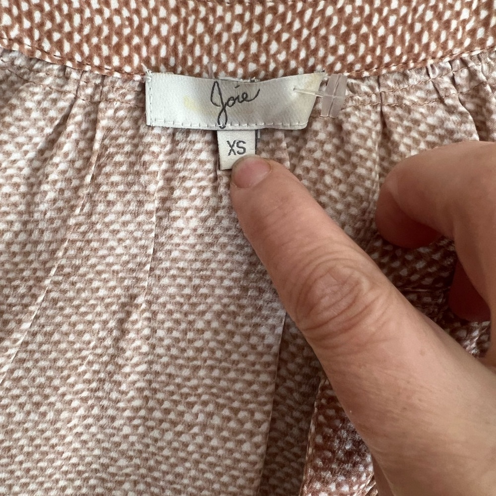 Joie woman’s 100% silk v neck blouse - Picture 9 of 9